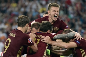 欧洲杯-新星破门英格兰92分钟丢球 憾平俄罗斯